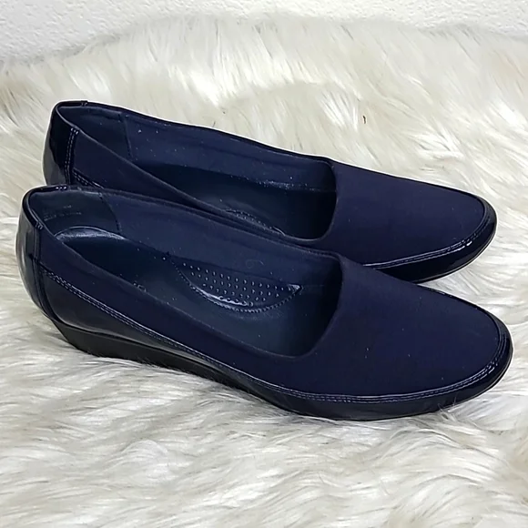 Shoes Size 8M Navy Blue Patent Fabric Wedges Lightweight Casual Everyday EUC - Picture 3 of 10